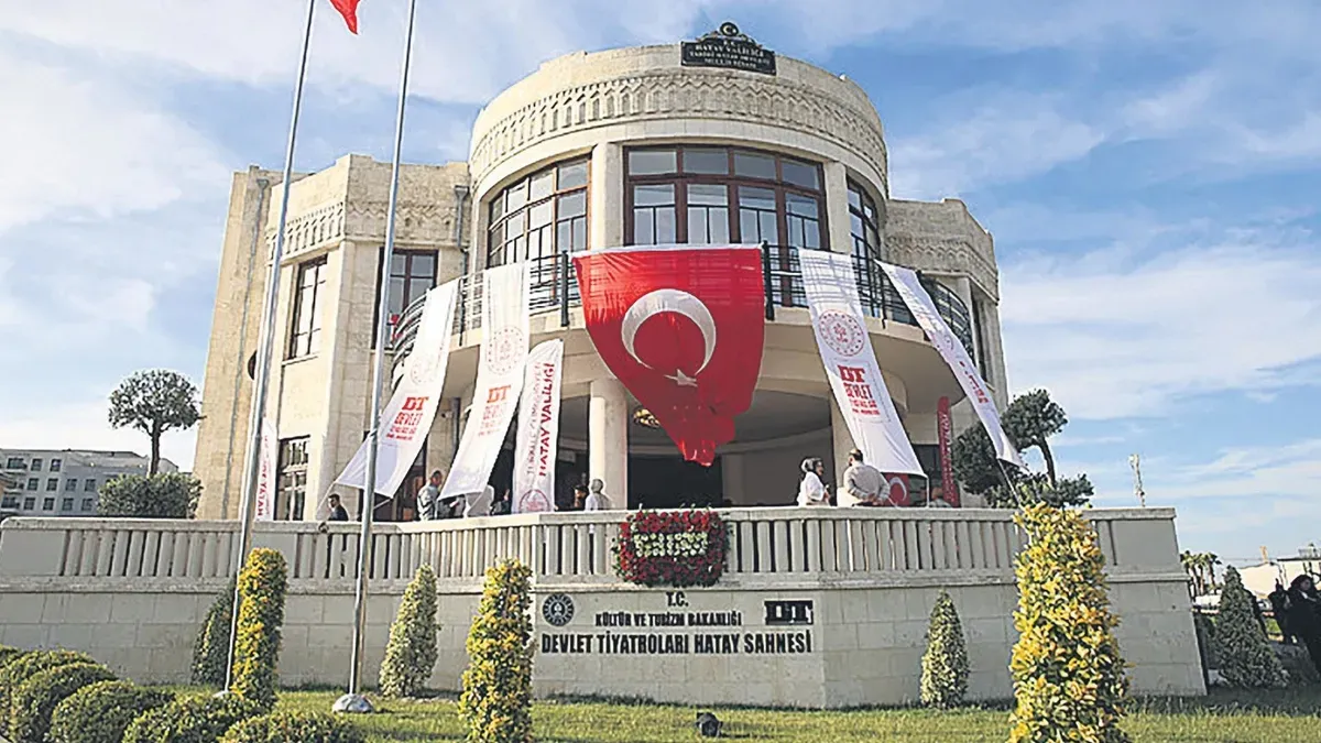 Tarihi Meclis Binası'nda Sanatın Dirilişi: Devlet Tiyatroları Hatay'da Perde Açtı