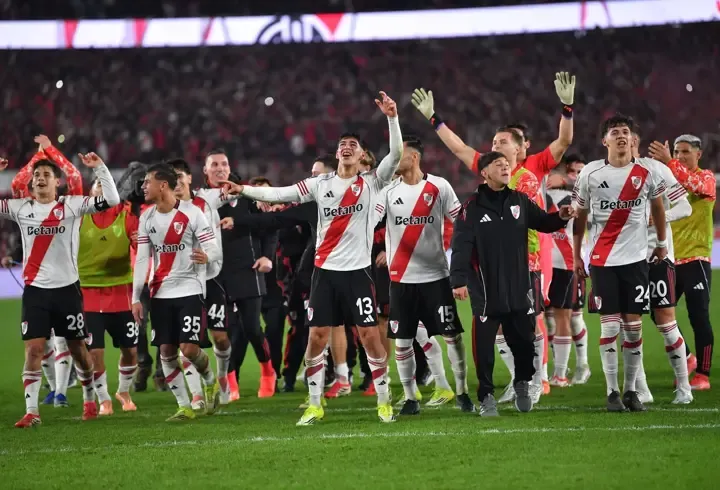 Arjantin Futbolunda Şampiyonluk Savaşı: River Plate ve Belgrano Tarihi Finalde!