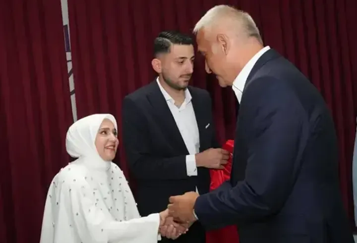 Kültür ve Turizm Bakanı Ersoy, Genç Çiftin Nikah Şahidi Oldu