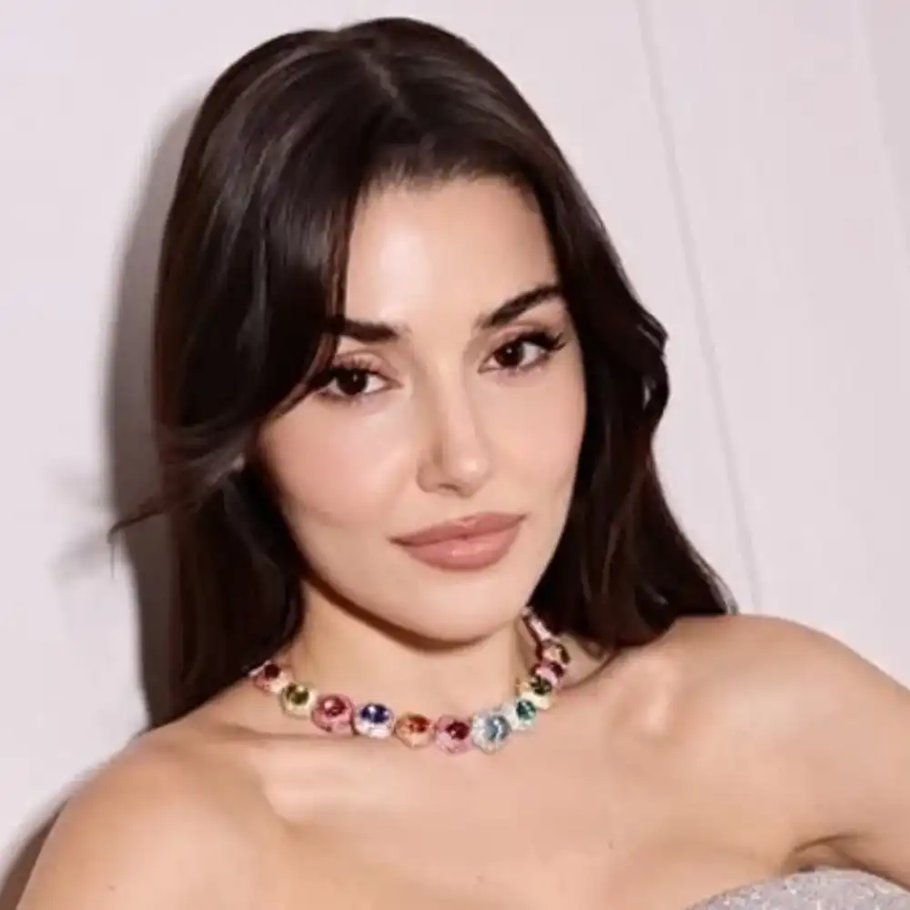 Hande Erçel'den Şaşırtan Mesaj: 'Üzmek Tehlikeli ve Yasak'