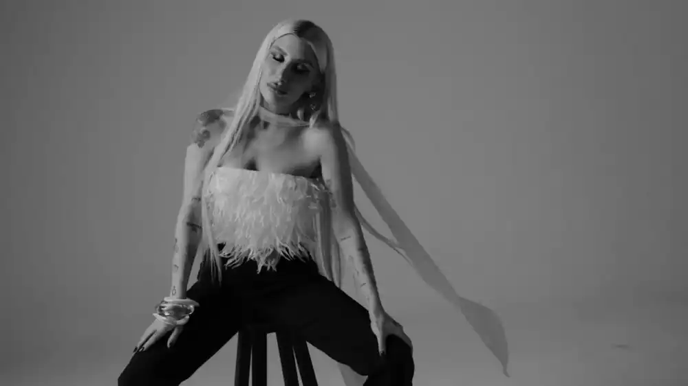 İrem Derici - Olay Mahali